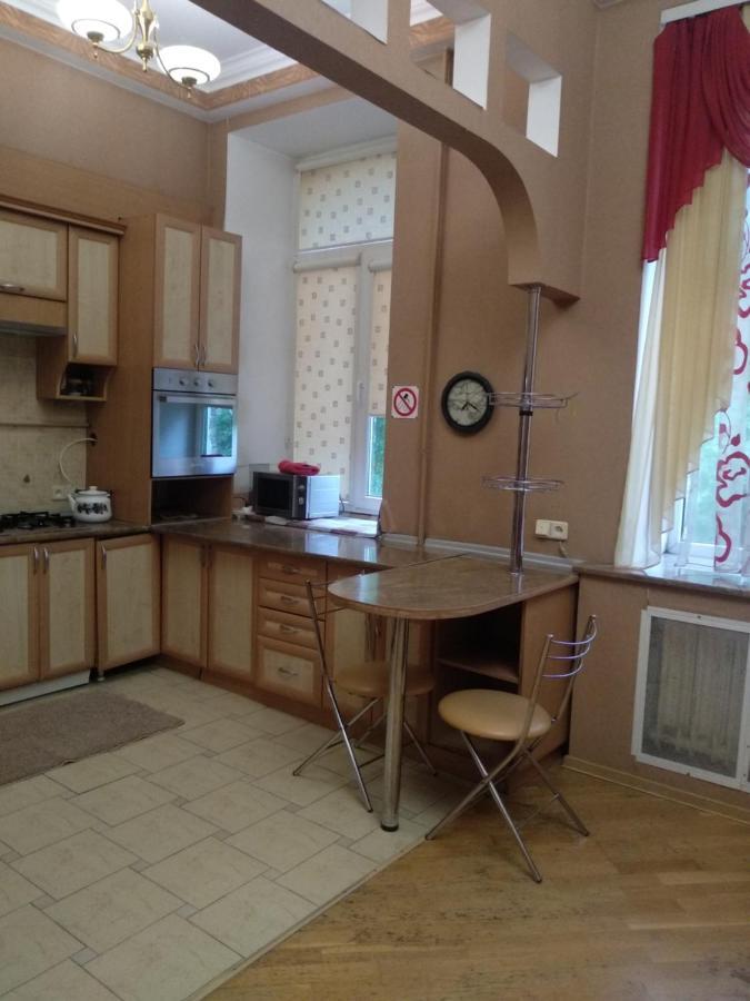 Apartment центр, євгена коновальця, 3 *