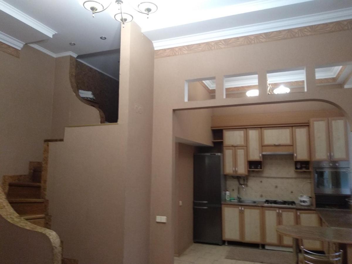 центр, євгена коновальця, 3 Apartment
