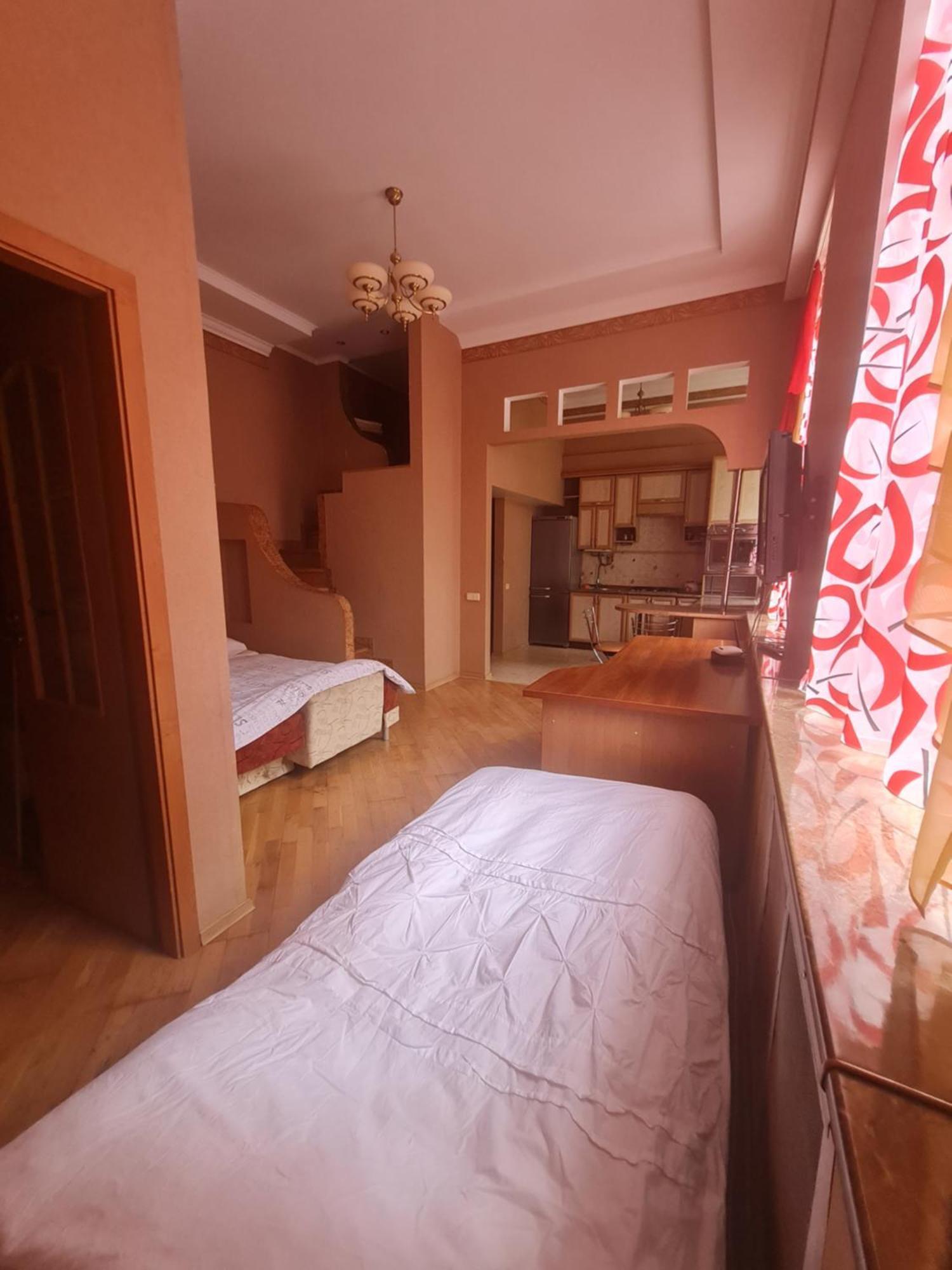 Apartment центр, євгена коновальця, 3